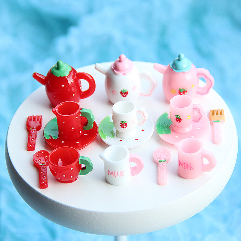 Essential Gardening Tools - Różowy Zestaw Herbaciany Miniaturowa Figurka Filiżanka